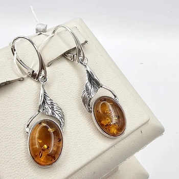 Сережки серебряные "Листочек" с янтарем 4,69 г