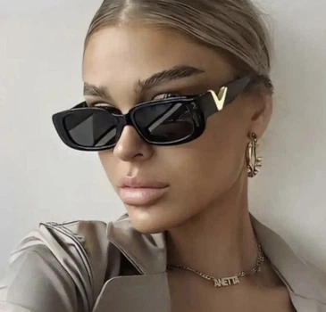 Стильные женские солнцезащитные очки черные V