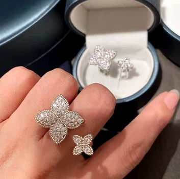 Кольцо с двойным клевером серебристое с фианитами
