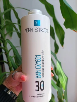 SCENTED PEROXIDE CONDITIONER BAIN OXIGEN 30 VOL 9% Окисляющий крем-кондиционер, 1000 мл