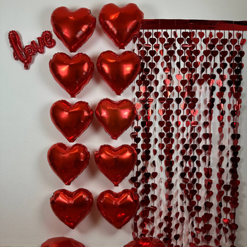 Набор фольгированных шаров для фотозоны Red Hearts Love с гирляндой сердец, красный декор