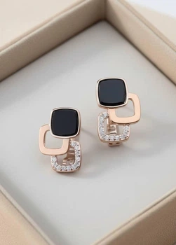 Серебряные серьги 925 пробы с золотыми вставками 375 пробы с черным Ониксом, квадратные (ЛК-050561)