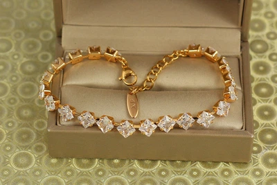 Браслет Xuping Jewelry Ледяные ромбы с белыми камнями 17 см золотистый