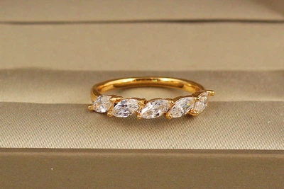 Кольцо Xuping Jewelry Миндалева роса р 18 золотистое