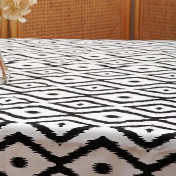 Скатертина для столу з водовідштовхувальним просоченням Table cloth 140х250см Ромб чорно-білий