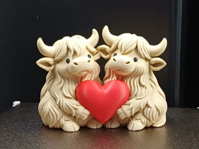 Статуетка закохана пара шотландських корів із серцем. Aivory