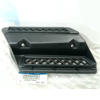 Права решітка переднього бампера FIAT Punto 99-04 (735277579)