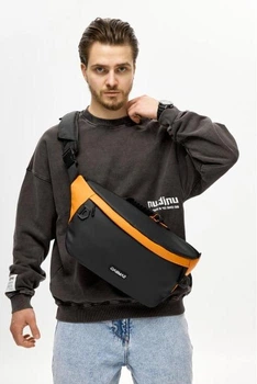Мужская сумка-бананка под ноутбук Sambag Urban Laptop черно-оранжевая текстильная кросс-боди сумка для ноутбука до 14″ 51940