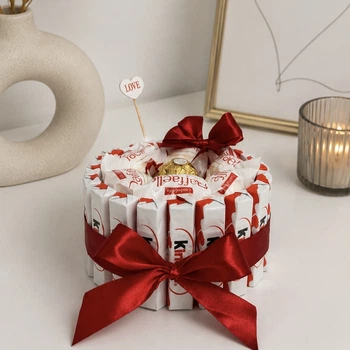 Подарункова композиція «Mini Chocolate Love» ручної роботи. З улюблених цукерок Kinder Chocolate, Ferrero, Raffaello