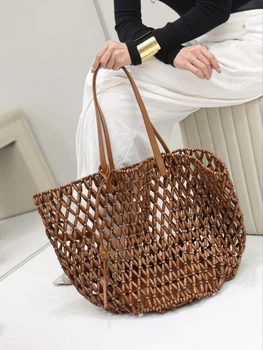 Жіноча сумка шоппер Saint Laurent Panier Medium Beaded Tote коричнева плетена з дерев'яних намистин