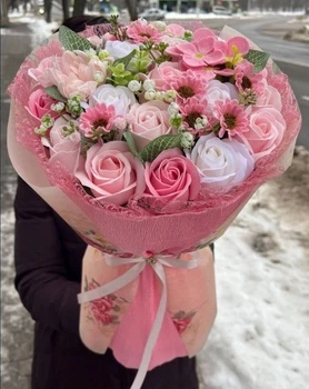 Эксклюзивный премиум букет микс из мыльных роз в подарочной упаковке Hand Made, розово-белый.