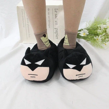 Мягкие домашние плюшевые тапочки-игрушки «Бэтмен» (Batman Plush Slippers) — объемные комнатные чуни в стиле супергероев DC 36