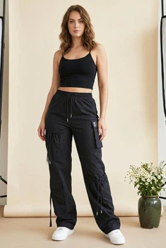 Штани-карго жіночі широкі з кишенями PrettyLittleThing Shape чорні 48