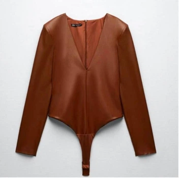 Боді з екошкіри з довгими рукавами та V-подібним вирізом коричневе Zara розмір XS