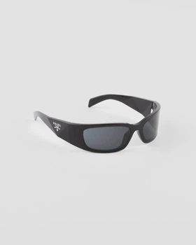 Солнцезащитные очки Prada PR A19S черные