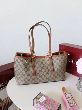 Сумка жіноча Gucci Emblem medium tote bag коричнева (127)