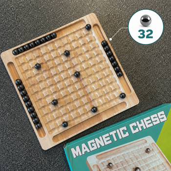 Настольная семейная игра Магнитный бой шахматы Magnetic Chess логическая игра головоломка с деревянным полем и 32 магнитами