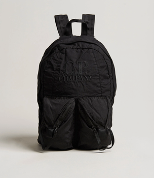 Рюкзак C.P. Company Taylon P Nylon Backpack с вышитым логотипом в чёрном цвете.