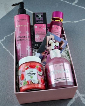 Подарочный набор косметики No Brand в стиле Bath & Body Works Strawberry Snowflakes 4 в 1