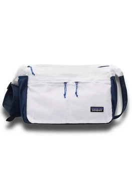 Большая сумка-трансформер через плечо Patagonia Courier Bag, белого цвета.