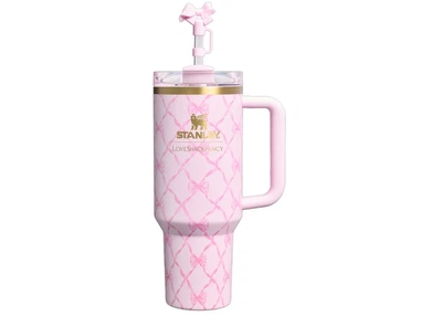 Термокружка с трубочкой Stanley 1913 x LoveShackFancy Holiday Quencher H2.O FlowState Tumbler 1,18 л (100000144166)