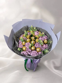 Сладкий букет Ferrero Rocher с мыльными розами
