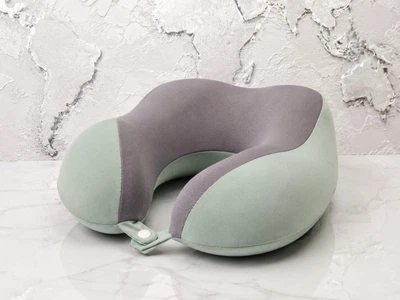 Дорожня U-подібна подушка для шиї з ефектом пам'яті Memory Foam 18×20×13 см з передньою застібкою-фіксатором на кнопці
