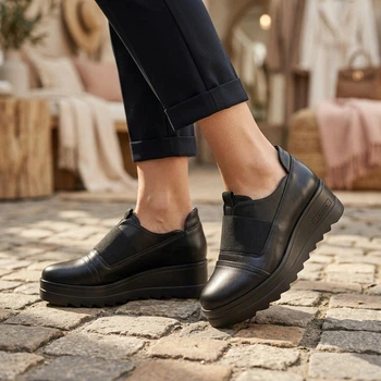 Туфли женские No brand Т1860 демисезонные черные на танкетке 36 23.5 см