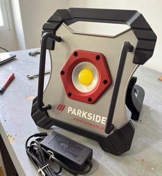 Прожектор строительный Parkside аккумуляторный светодиодный 10000Lm 75Вт с адаптером питания аккумулятором и зарядным устройством