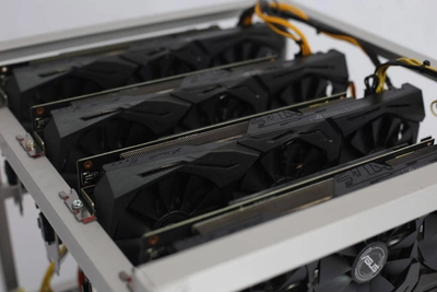 TI-miner (Top) GPU 4 Sapphire Radeon RX Vega 56 8G