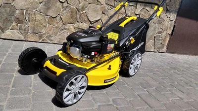 Бензинова самохідна газонокосарка Powerplus POWXG60246 173 см³ 3 кВт 51 см 7 рівнів травозбірник 60 л