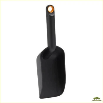 Совок для пересадки Fiskars для удобной работы с растениями