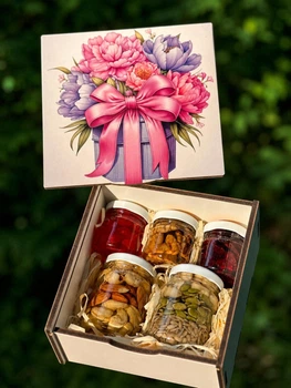 Подарунковий набір Honey__vibe Подарунок 2 баночок по 130г та 3 баночки по 50г + чай