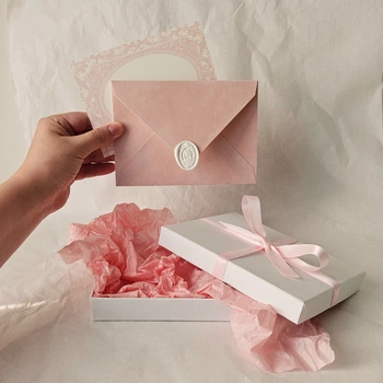 Конверт для денежного подарка в коробочке и бумагой тишью. Серия Wedding: Розовый