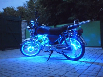 Яскрава водозахищена LED підсвітка на мотоцикл скутер байк 12V 1m в силіконі світлодіодна стрічка. Колір синя.