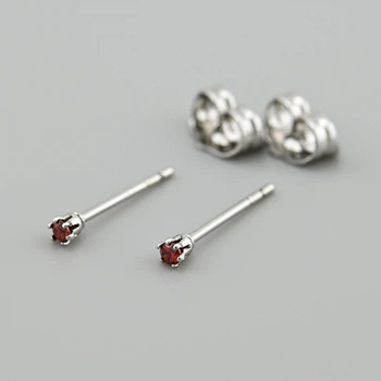 Серьги гвоздики Xuping 56033 размер 2х2 мм красные фианиты вес 0.5 г позолота Белое Золото