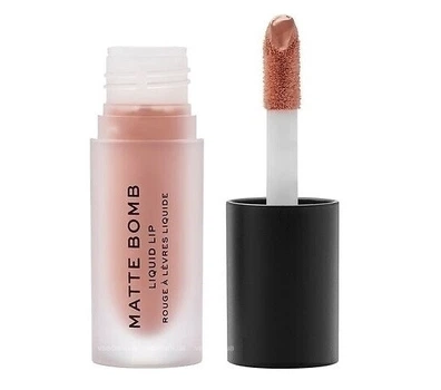 Матовая помада для губ Makeup Revolution Matte Bomb Liquid Lipstick Nude Charm, 4.6 г
