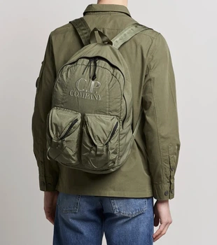 Рюкзак C.P. Company Taylon P Nylon Backpack с вышитым логотипом цвета хаки.