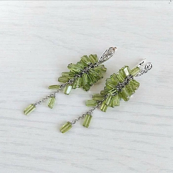 Сережки Hand Made з намистинами натурального хризоліту світло-зеленого відтінку