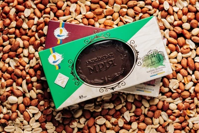 Шоколад чорний з арахісом "УКРАЇНСЬКА МРІЯ" 85г Goluba Sweets