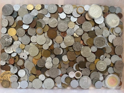 Набір монет різних країн світу вагою 2.5 кілограм
