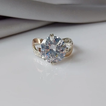 Серебряное кольцо 925 пробы с золотыми пластинами на большом камнем