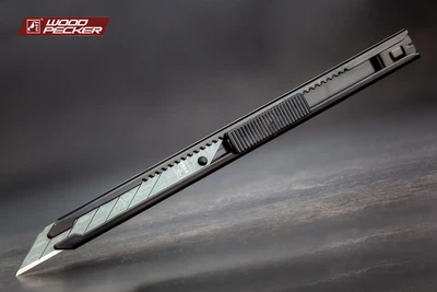 Ніж канцелярський FUDA Woodpecker FD-707S чорний 9 мм, автоматичний фіксатор, кут 30°