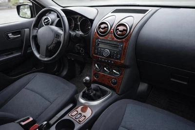 Накладки на Панель Приборов Карбон для Nissan Qashqai 2007-2010 гг