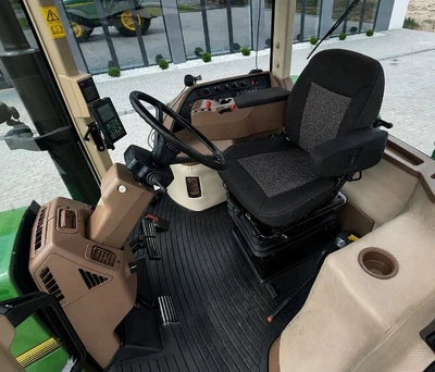 Автомобильные чехлы авточехлы на сиденья John Deere 8200 трактор 95-00 Favorite черные Джон Дир 8200 UV2489