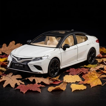 Колекційна машинка Toyota Camry XV70 Модель 1:24 Біла