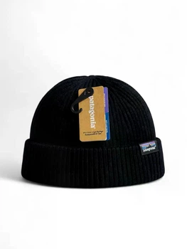 Шапка Patagonia зимняя чёрная унисекс с отворотом и логотипом PTG-004-BLK