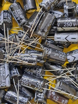 Конденсатор электролитический 22 mkF 250V (10mm*18mm) 105C (КЕ0049)
