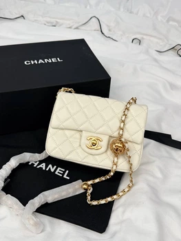 Сумка Chanel Mini Classic Flap у ніжному кремовому кольоріРозмір: 17 × 12 см