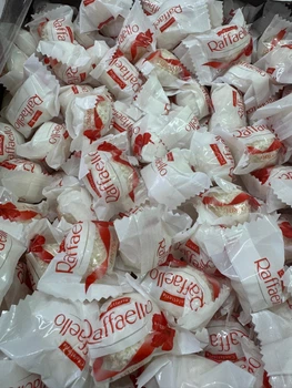 Цукерки Raffaello з цілим мигдалем 100 грам